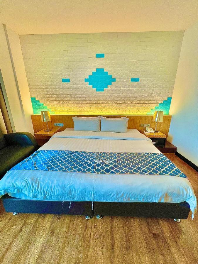 New World Express Motel Bintulu Exteriér fotografie