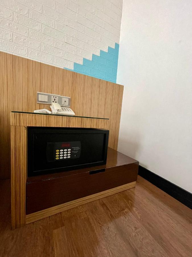 New World Express Motel Bintulu Exteriér fotografie